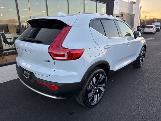 2025 Volvo XC40 Ultra Bright Theme