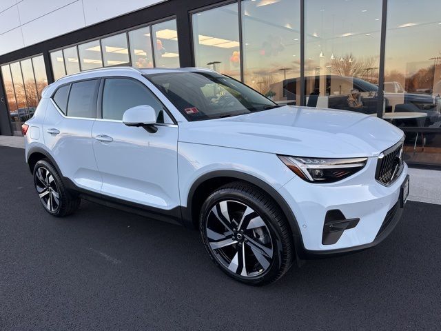 2025 Volvo XC40 Ultra Bright Theme