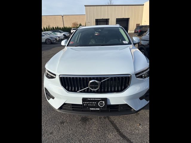 2025 Volvo XC40 Ultra Bright Theme