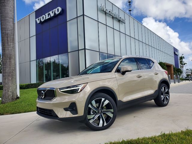 2025 Volvo XC40 Ultra Bright Theme