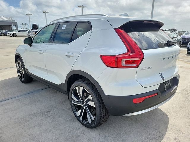 2025 Volvo XC40 Ultra Bright Theme