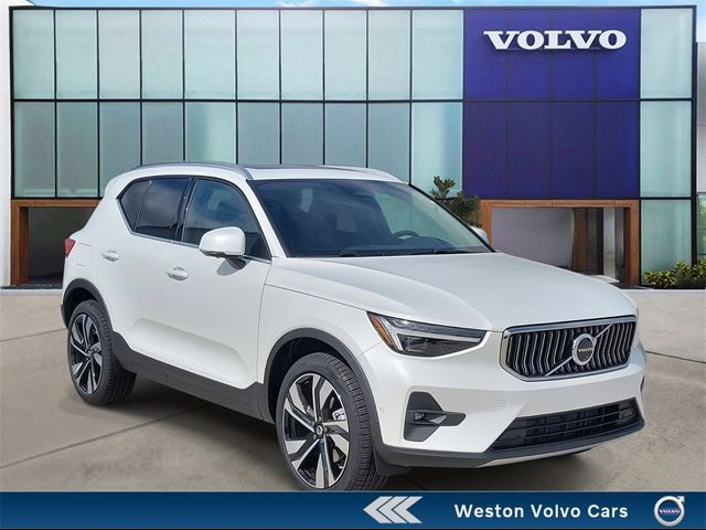 2025 Volvo XC40 Ultra Bright Theme