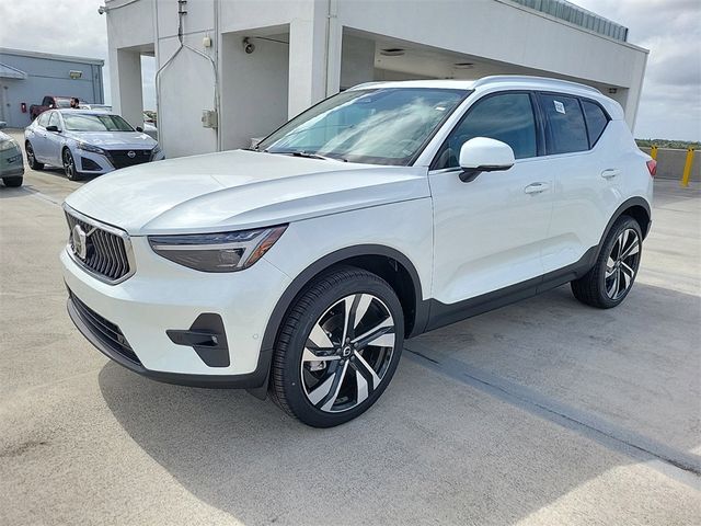 2025 Volvo XC40 Ultra Bright Theme