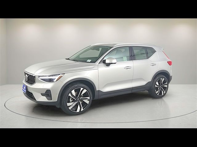 2025 Volvo XC40 Ultra Bright Theme