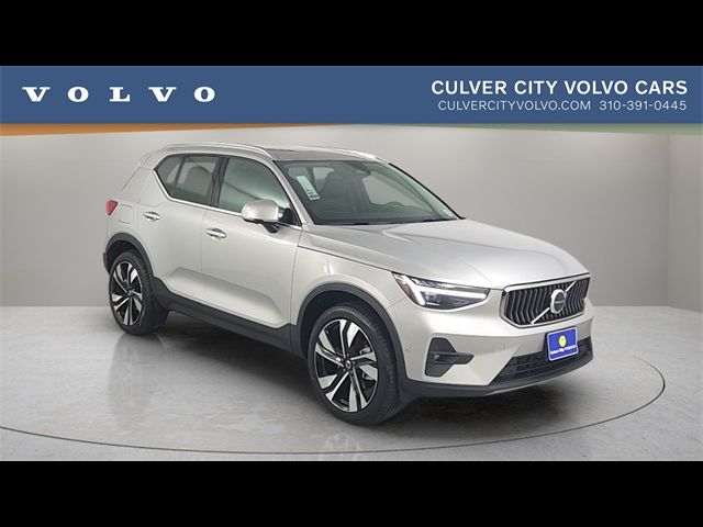 2025 Volvo XC40 Ultra Bright Theme