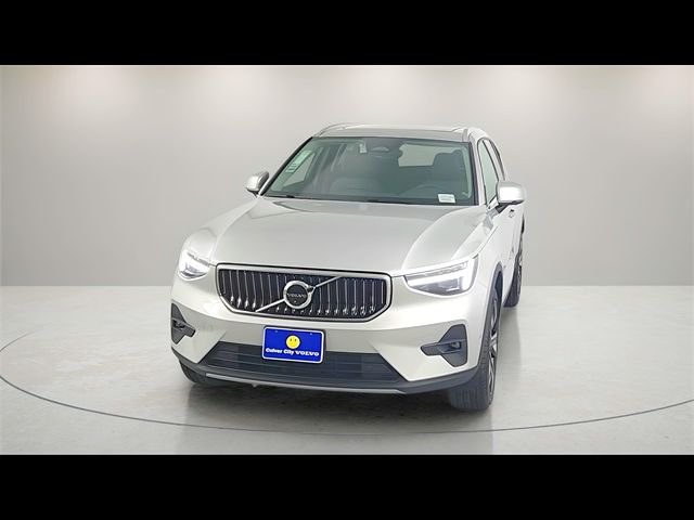 2025 Volvo XC40 Ultra Bright Theme