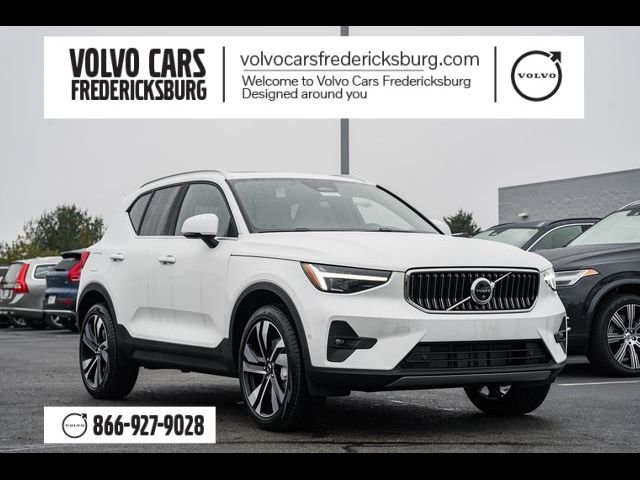 2025 Volvo XC40 Ultra Bright Theme