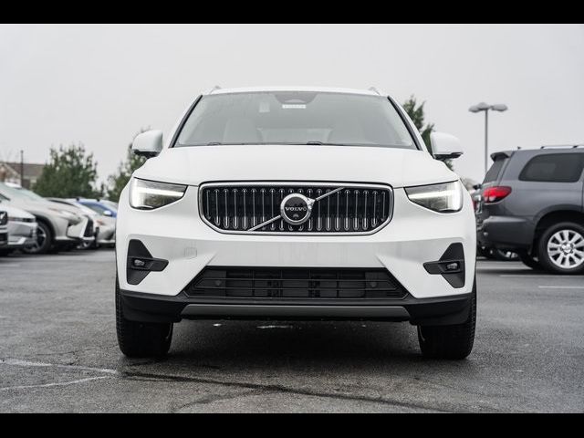 2025 Volvo XC40 Ultra Bright Theme