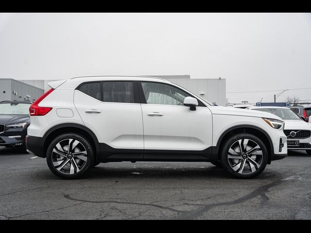 2025 Volvo XC40 Ultra Bright Theme