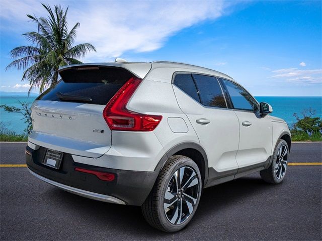 2025 Volvo XC40 Ultra Bright Theme