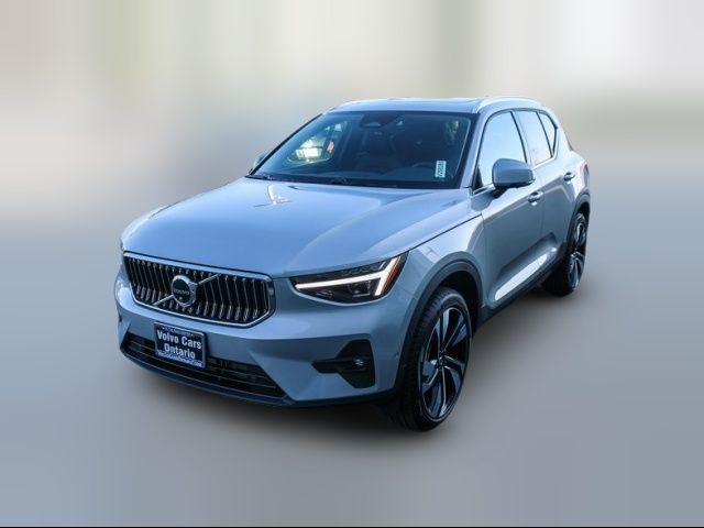 2025 Volvo XC40 Ultra Bright Theme