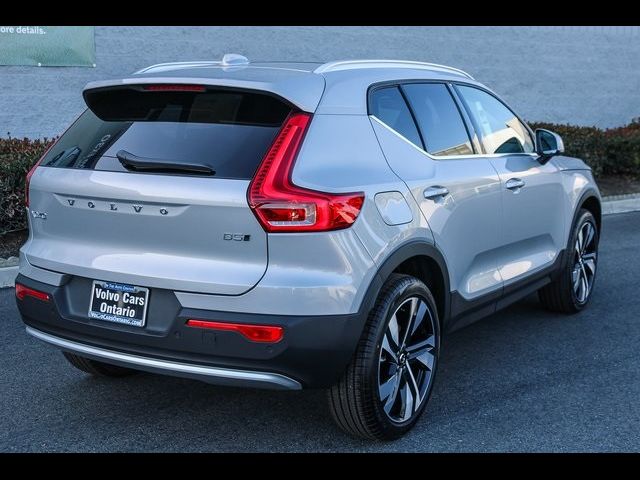 2025 Volvo XC40 Ultra Bright Theme