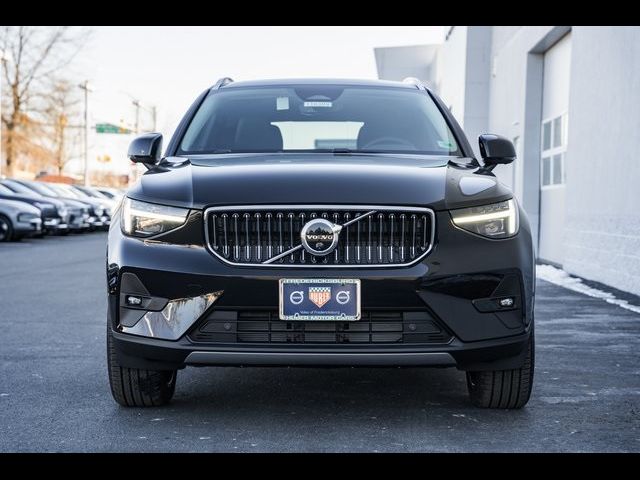 2025 Volvo XC40 Ultra Bright Theme