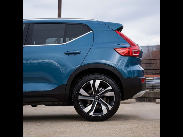 2025 Volvo XC40 Ultra Bright Theme