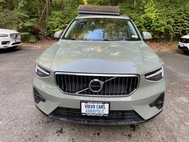 2025 Volvo XC40 Ultra Bright Theme