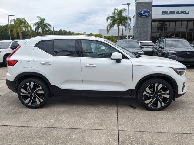 2025 Volvo XC40 Ultra Bright Theme