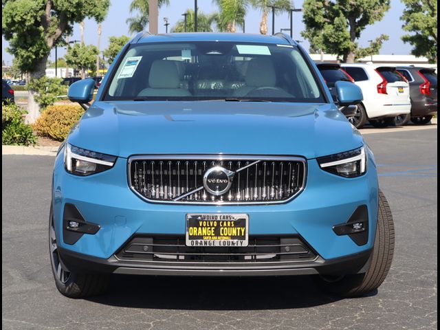 2025 Volvo XC40 Ultra Bright Theme