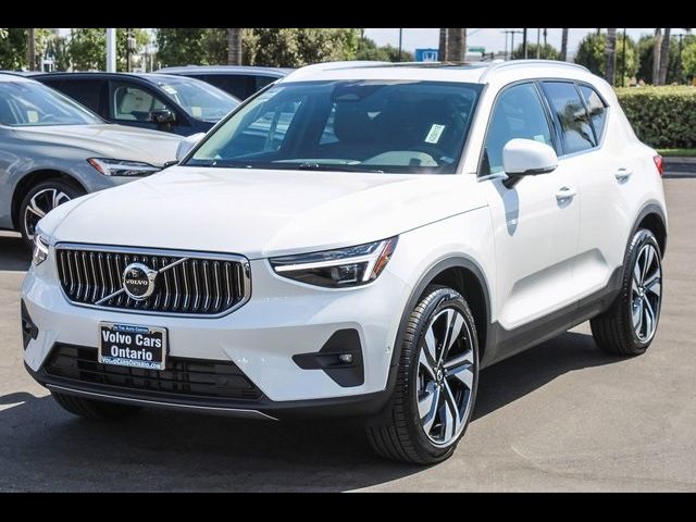 2025 Volvo XC40 Ultra Bright Theme