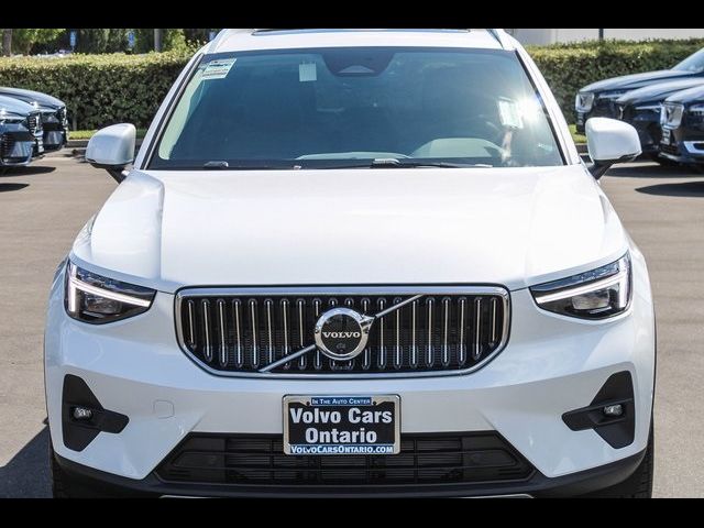 2025 Volvo XC40 Ultra Bright Theme