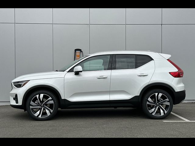 2025 Volvo XC40 Ultra Bright Theme