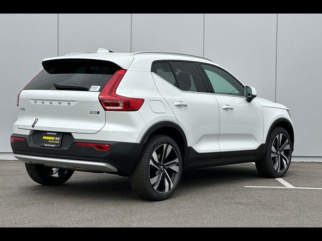 2025 Volvo XC40 Ultra Bright Theme