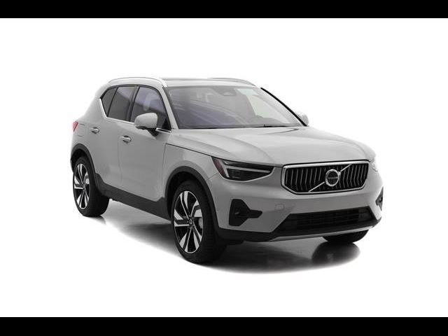 2025 Volvo XC40 Ultra Bright Theme