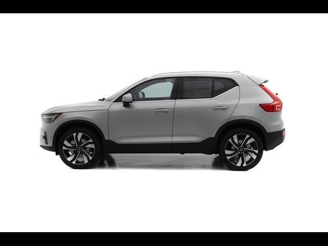 2025 Volvo XC40 Ultra Bright Theme