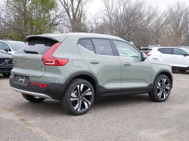 2025 Volvo XC40 Ultra Bright Theme