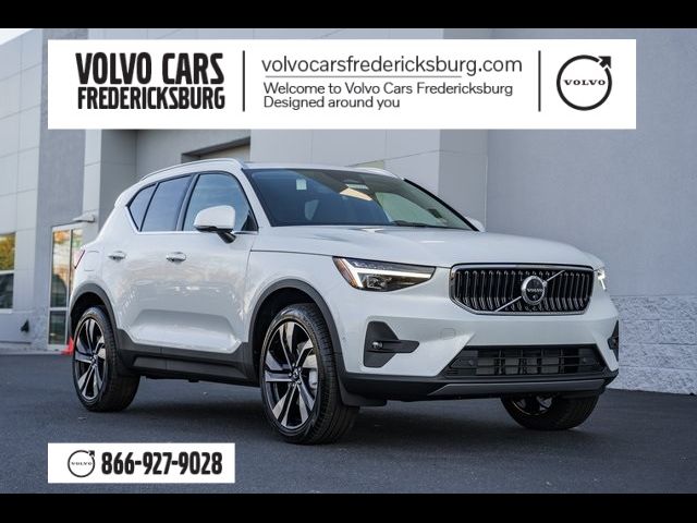 2025 Volvo XC40 Ultra Bright Theme