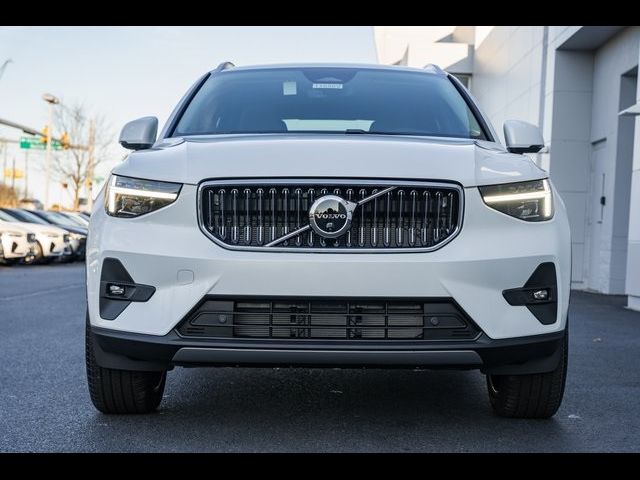 2025 Volvo XC40 Ultra Bright Theme