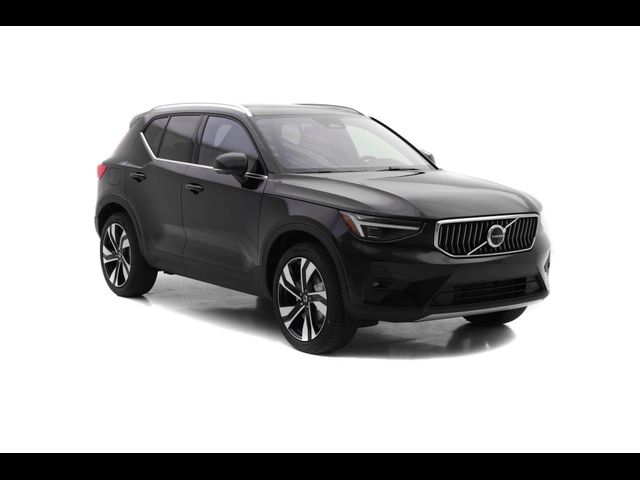 2025 Volvo XC40 Ultra Bright Theme