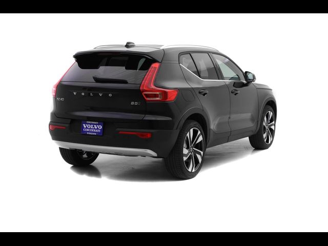 2025 Volvo XC40 Ultra Bright Theme
