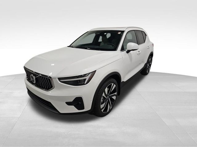 2025 Volvo XC40 Ultra Bright Theme