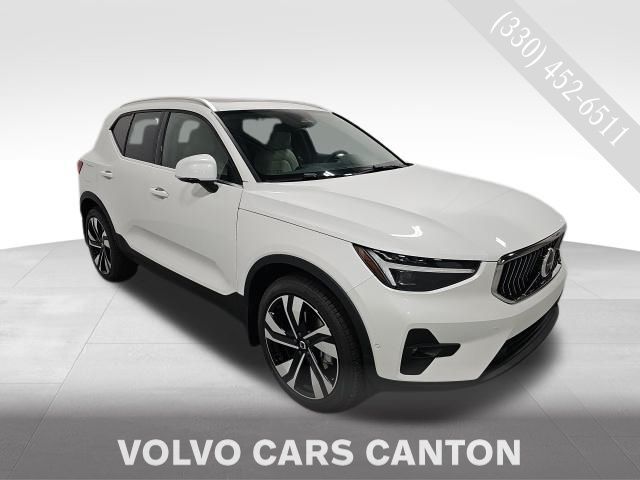 2025 Volvo XC40 Ultra Bright Theme