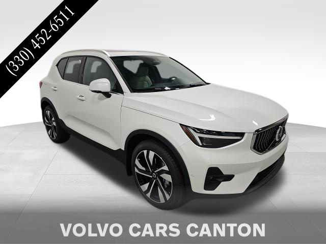 2025 Volvo XC40 Ultra Bright Theme