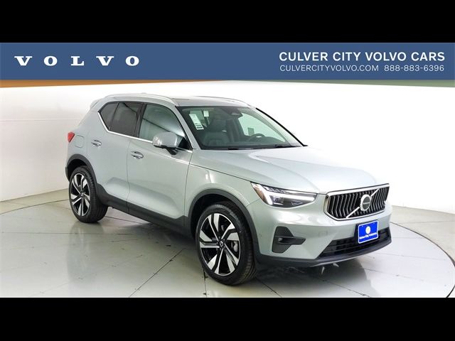 2025 Volvo XC40 Ultra Bright Theme