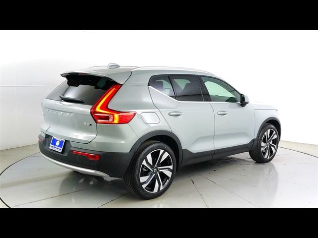 2025 Volvo XC40 Ultra Bright Theme