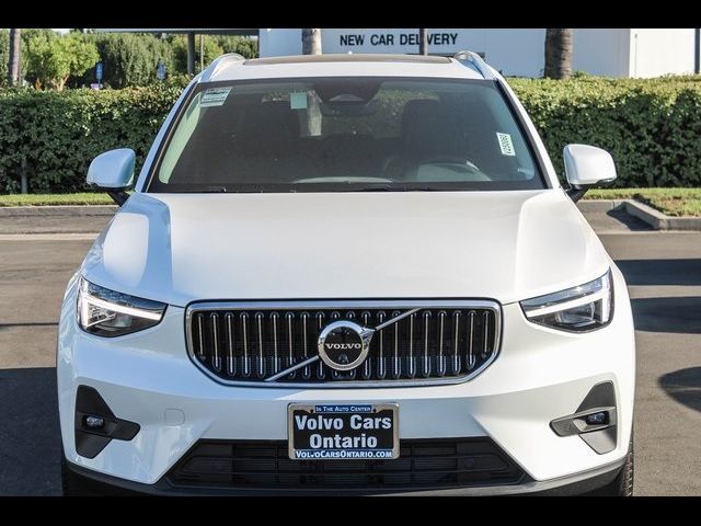 2025 Volvo XC40 Ultra Bright Theme