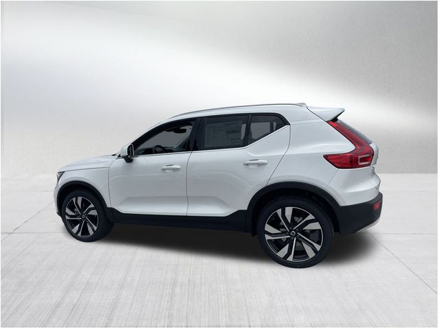 2025 Volvo XC40 Ultra Bright Theme