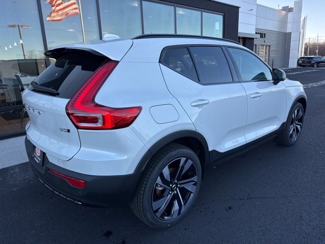 2025 Volvo XC40 Ultra Bright Theme