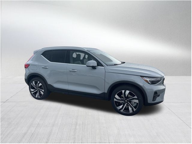 2025 Volvo XC40 Ultra Bright Theme