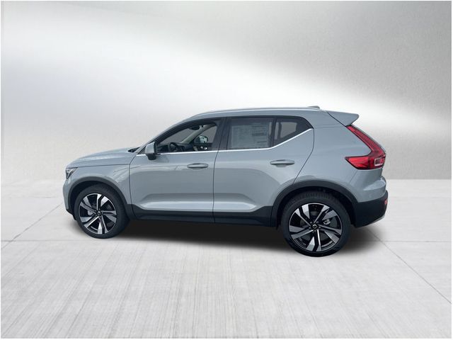 2025 Volvo XC40 Ultra Bright Theme