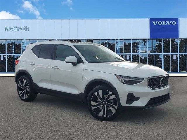 2025 Volvo XC40 Ultra Bright Theme