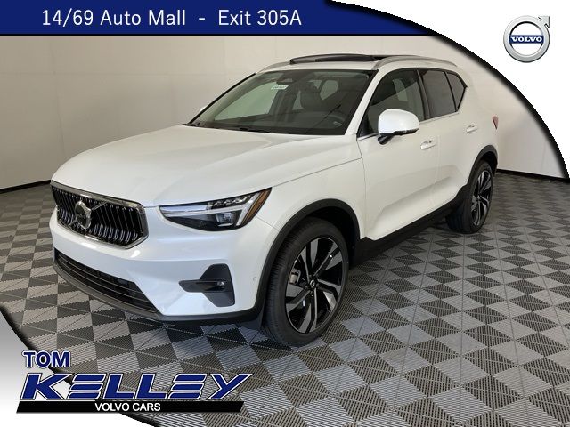 2025 Volvo XC40 Ultra Bright Theme