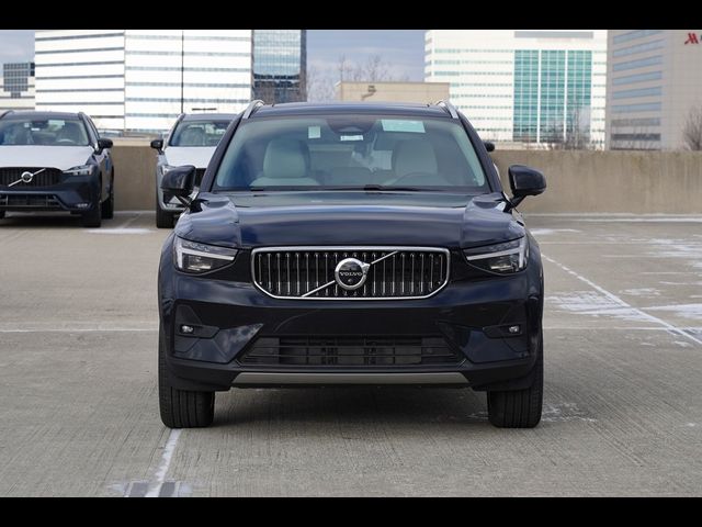 2025 Volvo XC40 Ultra Bright Theme