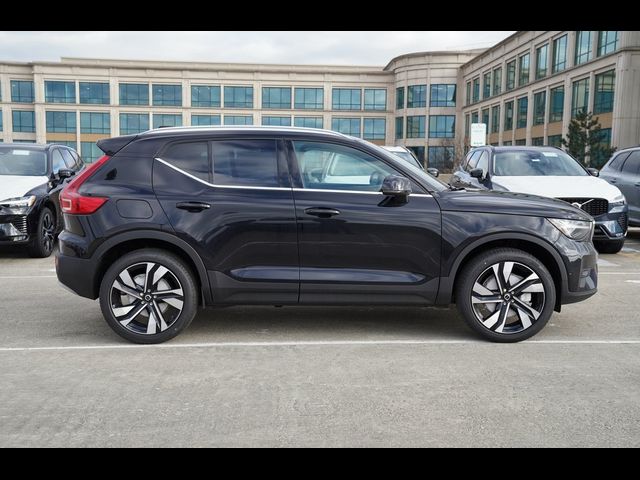 2025 Volvo XC40 Ultra Bright Theme