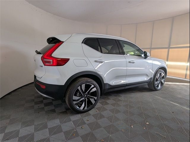 2025 Volvo XC40 Ultra Bright Theme