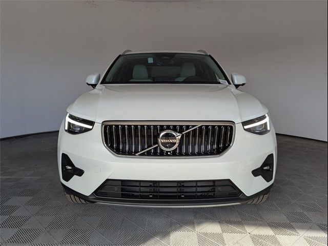 2025 Volvo XC40 Ultra Bright Theme