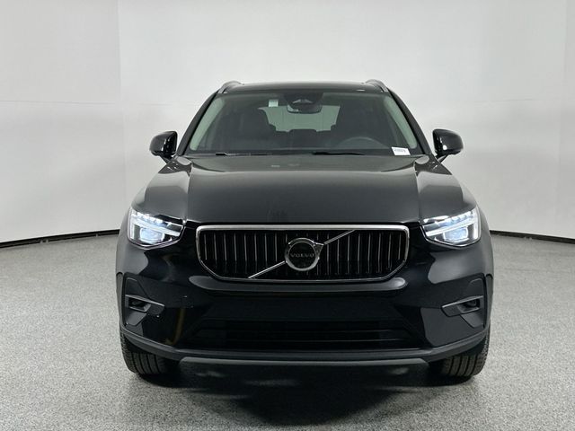 2025 Volvo XC40 Ultra Bright Theme