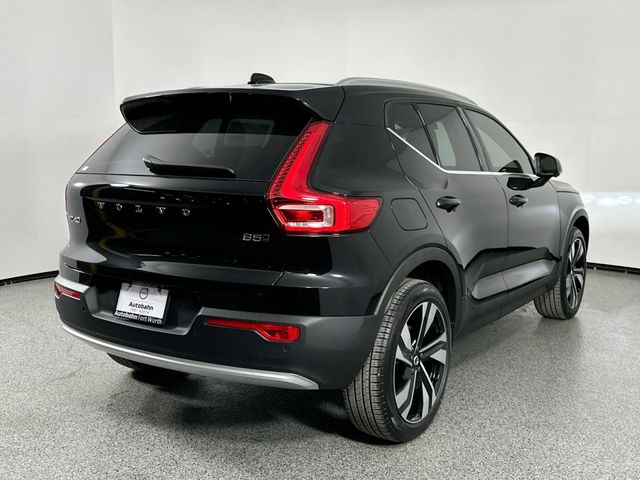 2025 Volvo XC40 Ultra Bright Theme